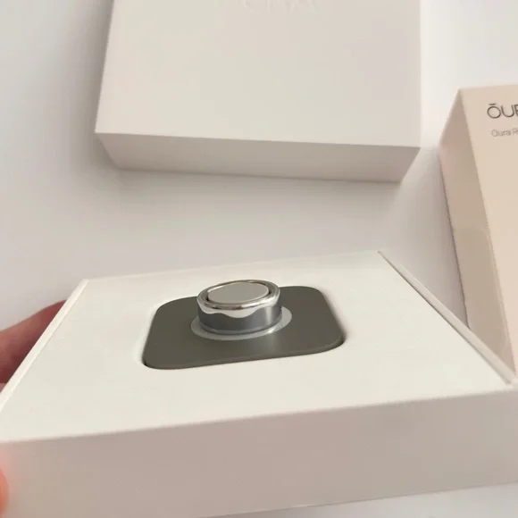Oura Ring Gen 4 Size 7 Silver Brand new in box - Picture 6 of 9